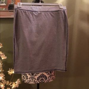 Navy stripped skirt